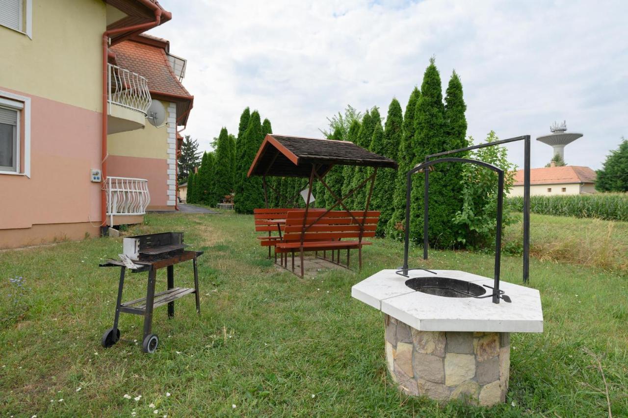Art Eden Apartment Hajduszoboszlo Exterior photo